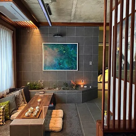 Viva La Vida - Seochon Private Apartment